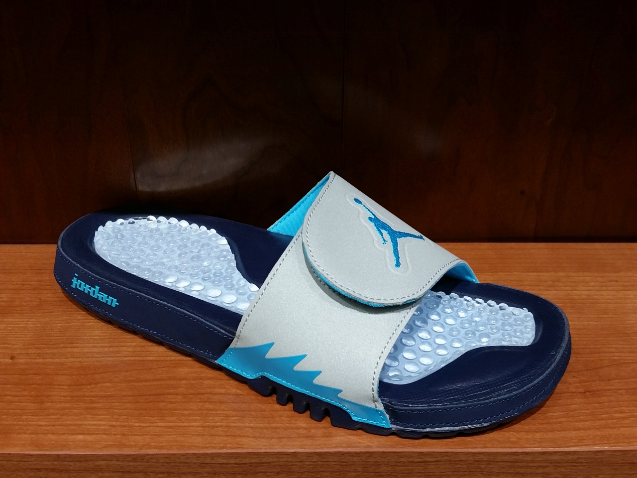 jordan hydro v retro